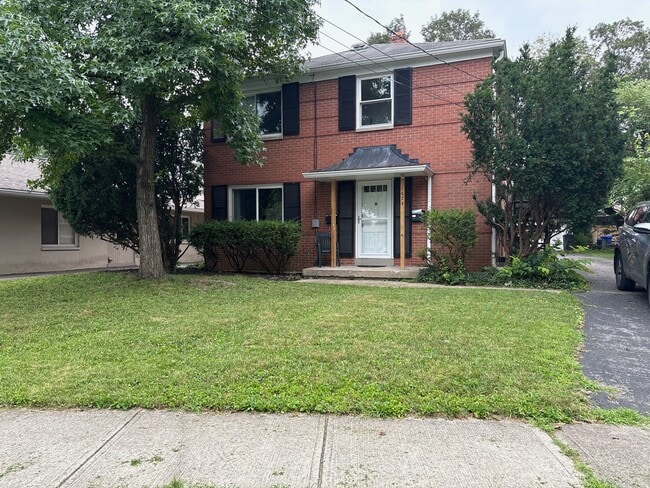 Building Photo - 1624 Roxbury Rd