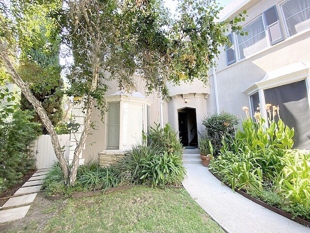 Foto del edificio - 143 S Sycamore Ave