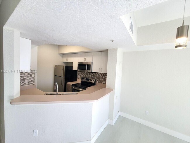 Foto del edificio - 755 SW 148th Ave