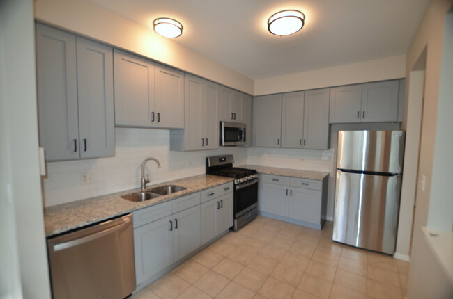 Building Photo - 2805 Vernal Ln