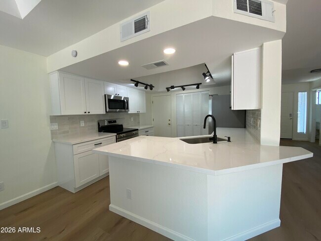 Foto del edificio - 6746 W Ruth Ave