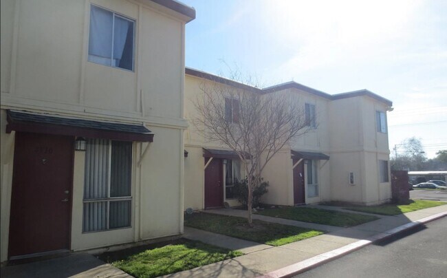 Building Photo - 4942 Ferigo Ln