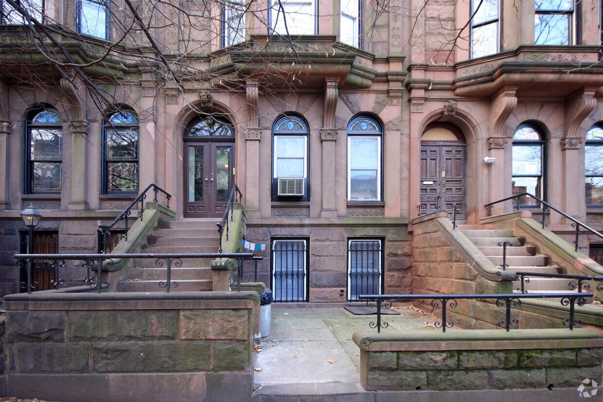 Building Photo - 504 1st St