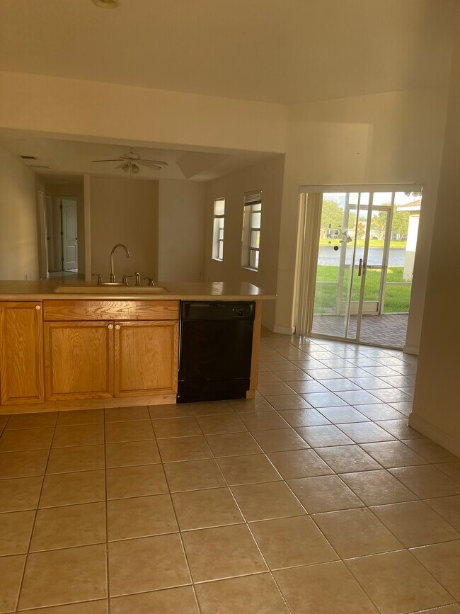 Foto del edificio - 5220 Somerville Dr