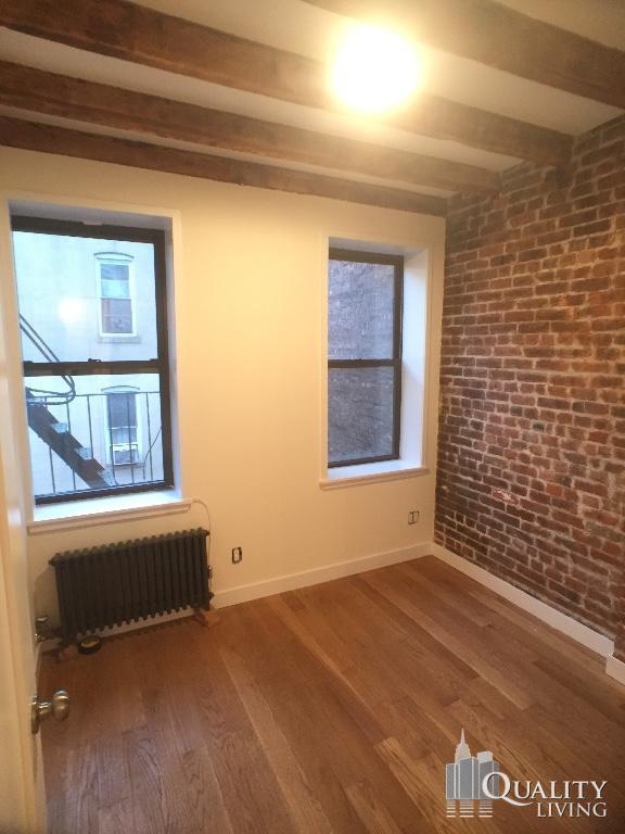 Primary Photo - 21 Catherine St