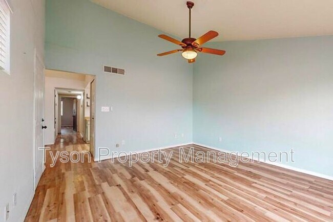 Foto del edificio - 1246 Grande Blvd SE