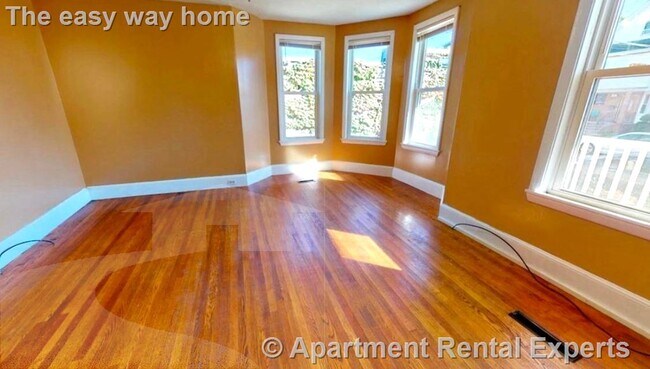 Building Photo - Medford Sq 2 Bedroom