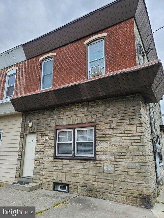 Building Photo - 229 3rd St