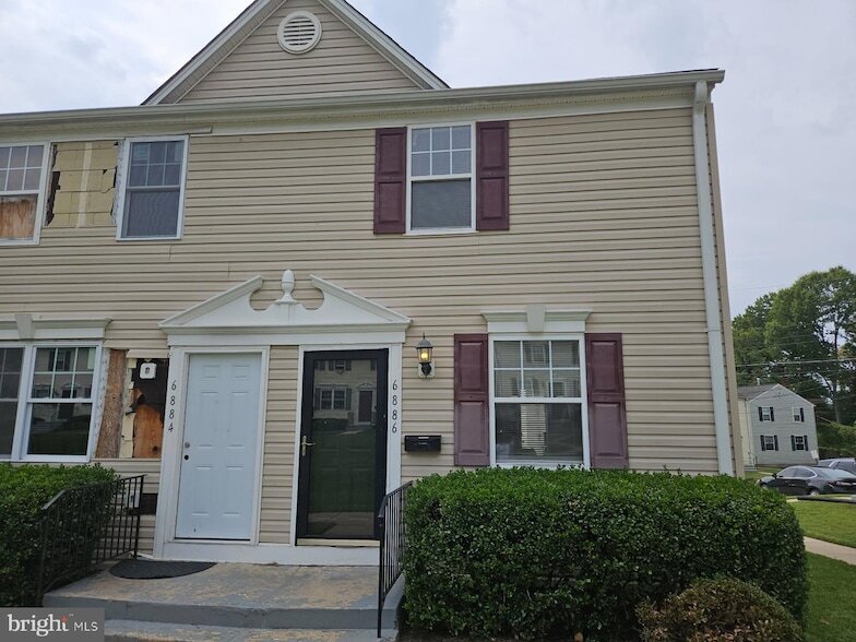 Foto principal - 6886 Hawthorne St