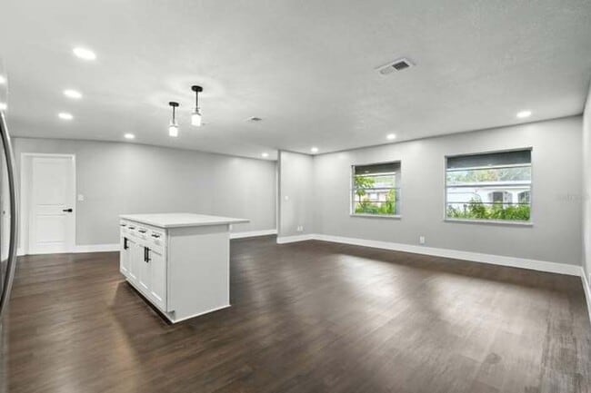 Building Photo - Beautiful 3 Bedroom House in Quiet Port Or...