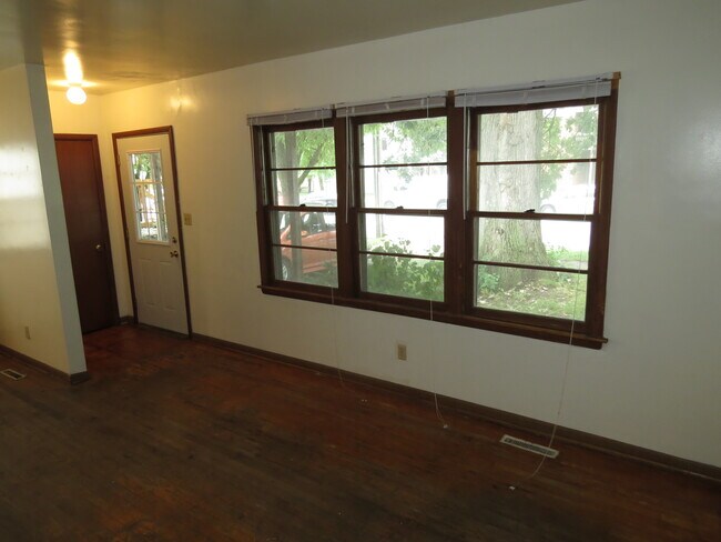 Building Photo - 621 S Johnson St