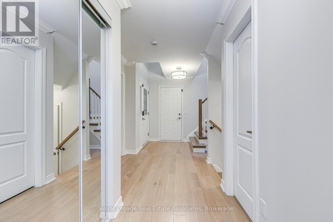 Photo du bâtiment - 1735 The Collegeway