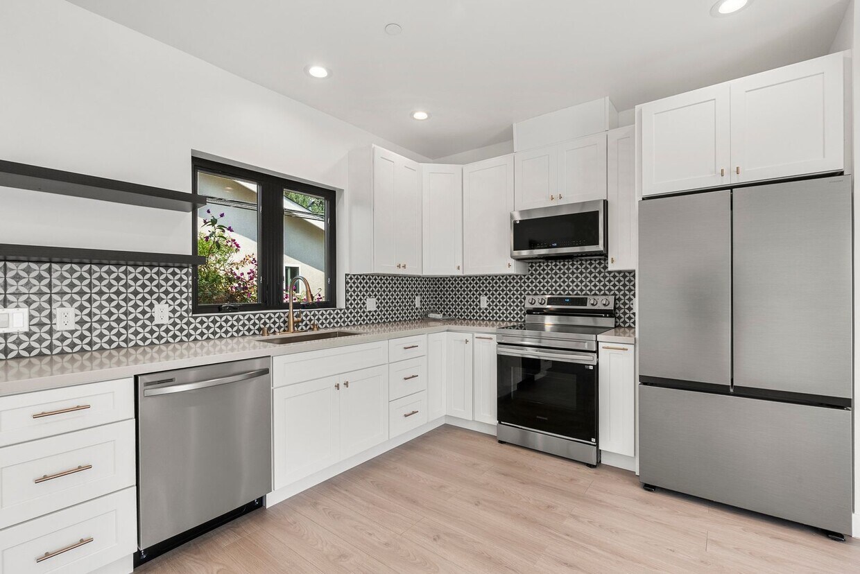 Primary Photo - Stunning brand new construction, modern lu...
