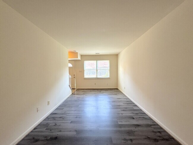 Foto del edificio - Charming & Spacious Two Bedroom One bathroom Unit
