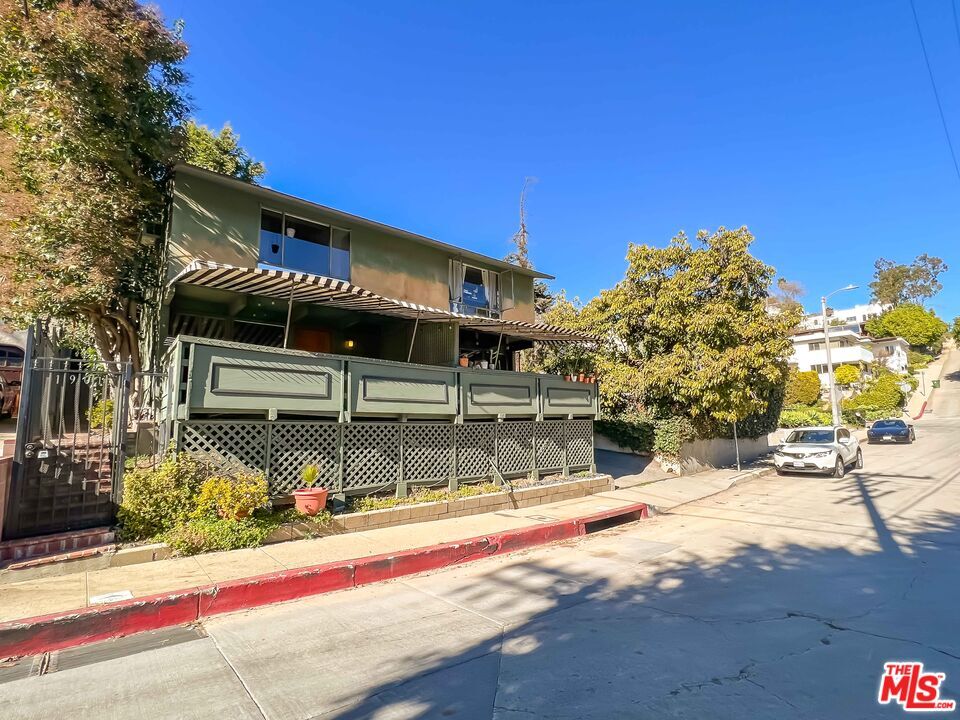 Primary Photo - 1903 W Silver Lake Dr