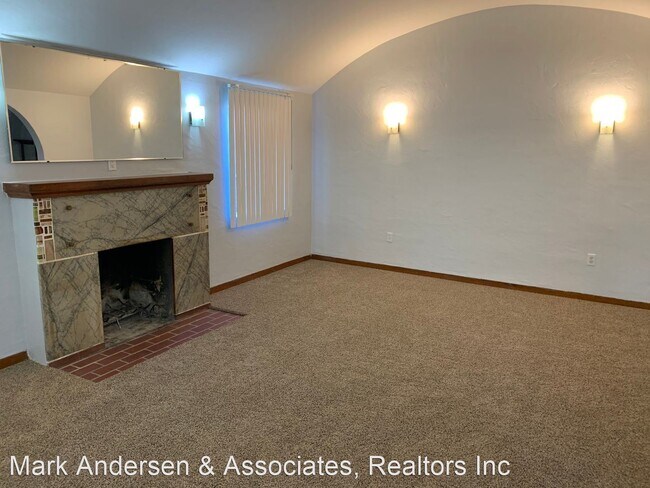 Building Photo - 2 br, 1 bath House - 465 W PALM DRIVE