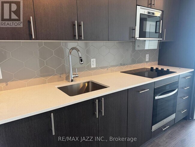 Photo du bâtiment - 2545-2545 Simcoe St N