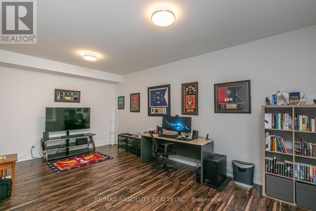 Building Photo - 246-246 Westhaven Crescent