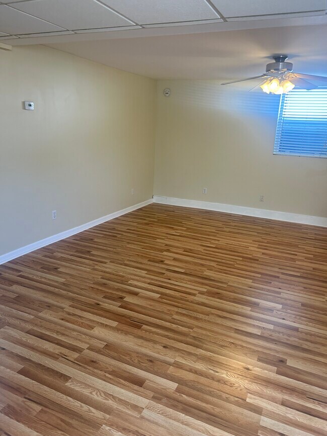 Foto del edificio - 49 Broadway Ave