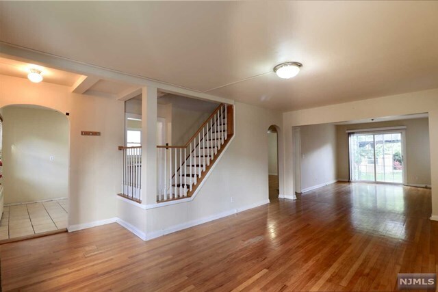 Building Photo - 117 2nd St