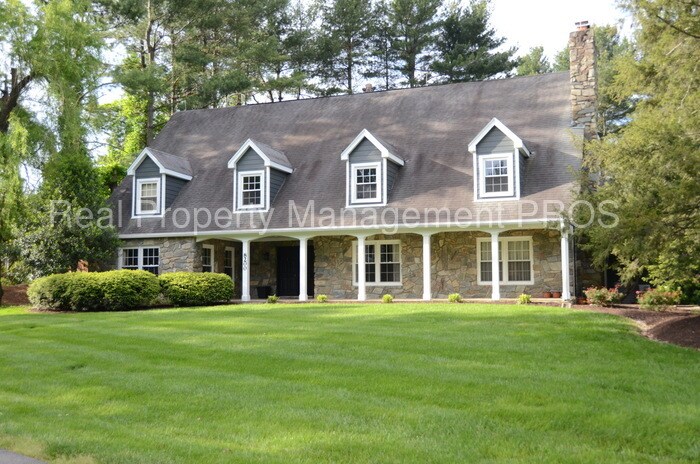 Primary Photo - 8200 Spring Hill Ln