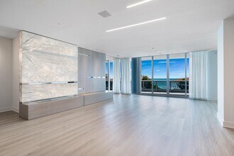 Building Photo - 5959 Collins Ave