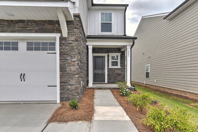 Foto del edificio - Beautiful 4BD/3.5BTH Home in Scotch Meadows