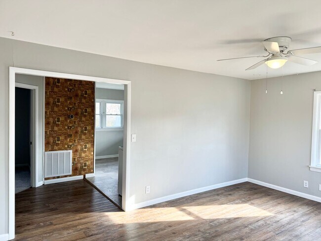 Foto del edificio - *Walking Distance to the Neighborhood Walmart*