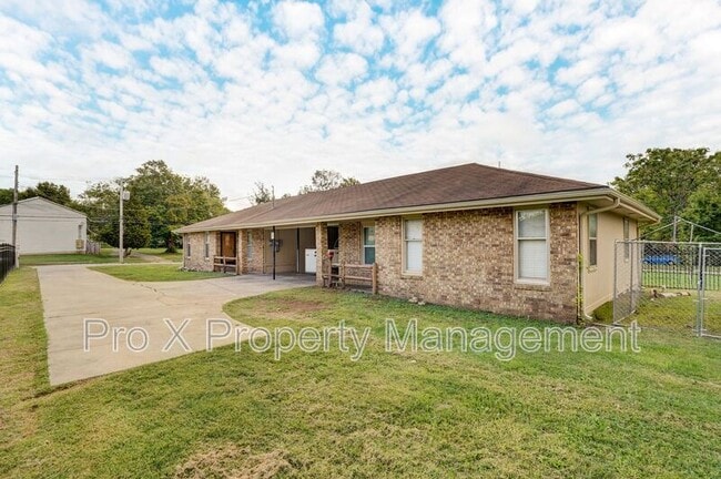 Building Photo - 753 S Campbell