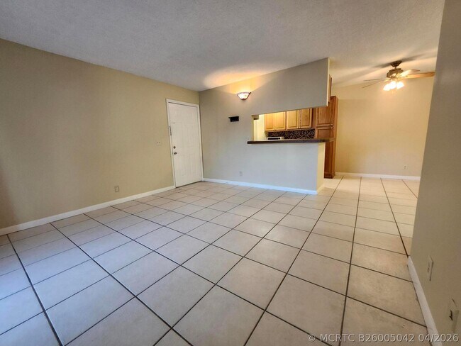 Building Photo - 545 Trace Cir