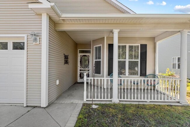 Photo - Hampstead Cutie! Backs up to Golf Course! House