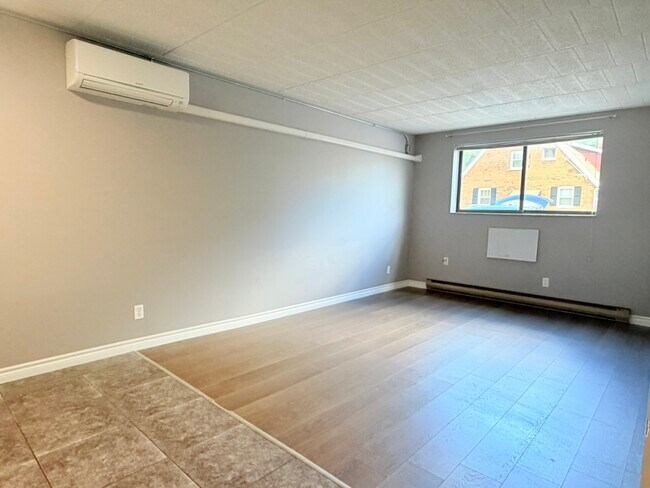 Photo du bâtiment - 360 Tecumseh Rd W