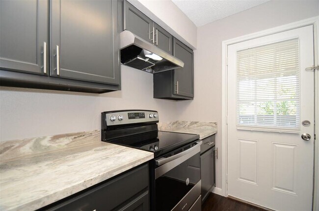 Foto del edificio - 5650 Birchmont Dr