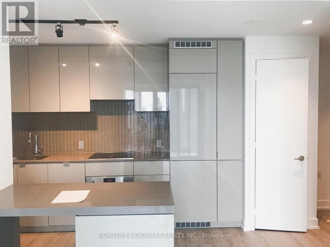 Building Photo - 7 Grenville St