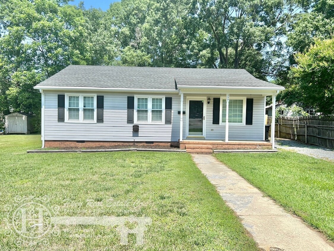 Primary Photo - 339 Thompson St