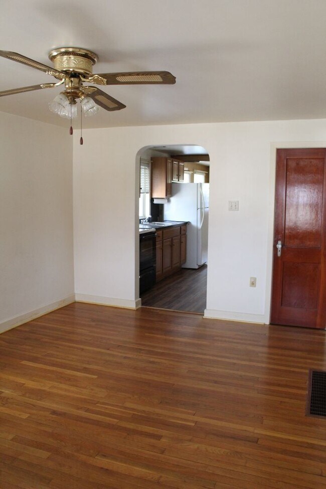 Foto del edificio - 4840 Lehman Rd