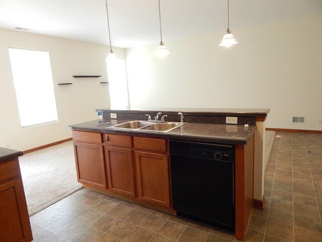 Building Photo - Nice 2 story townhome