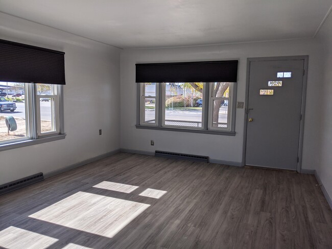 Building Photo - 862 S 4th Ave