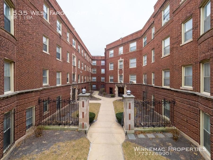Front view - 1541 W Fargo Ave