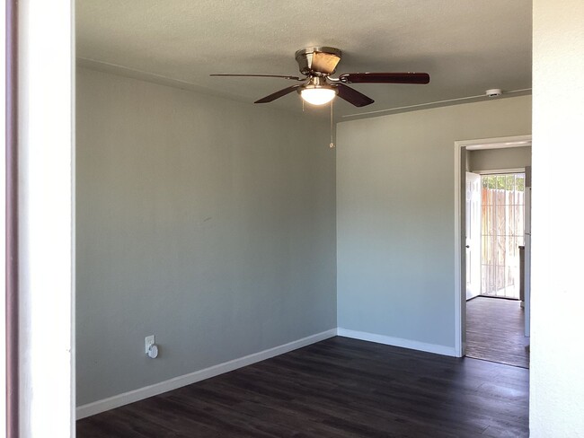 Building Photo - REMODELED!!!