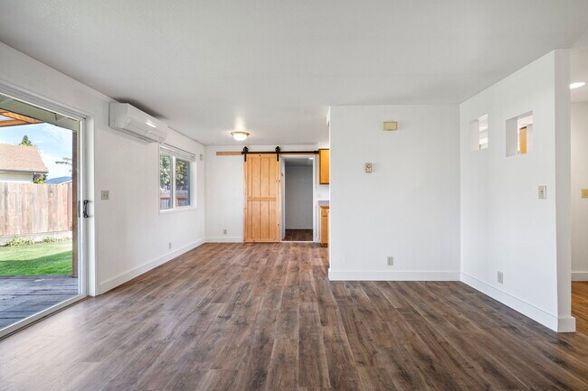 Foto del edificio - 872 W N St