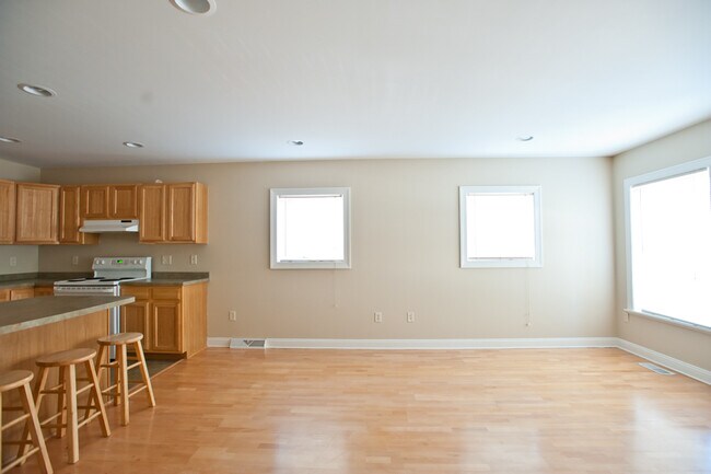 Foto del edificio - 3255 N Oakland Ave