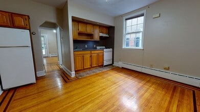 Building Photo - 413 Pine St