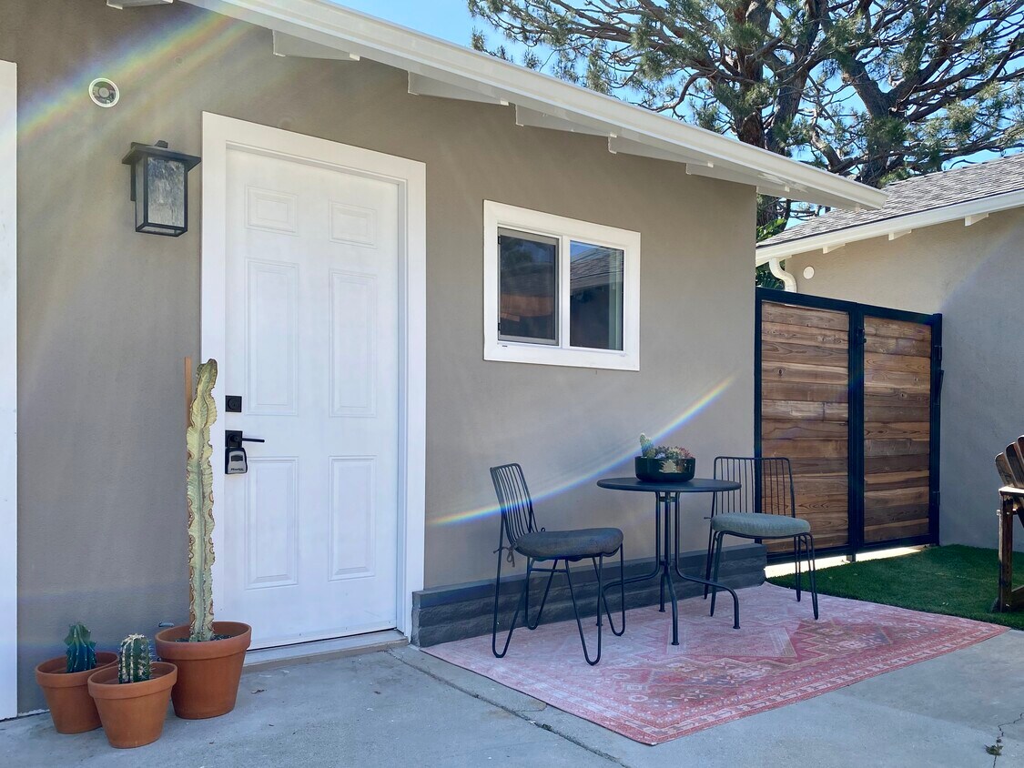 Foto principal - 6058 Shadyglade Ave