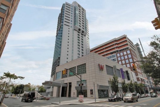 Primary Photo - 225 River St