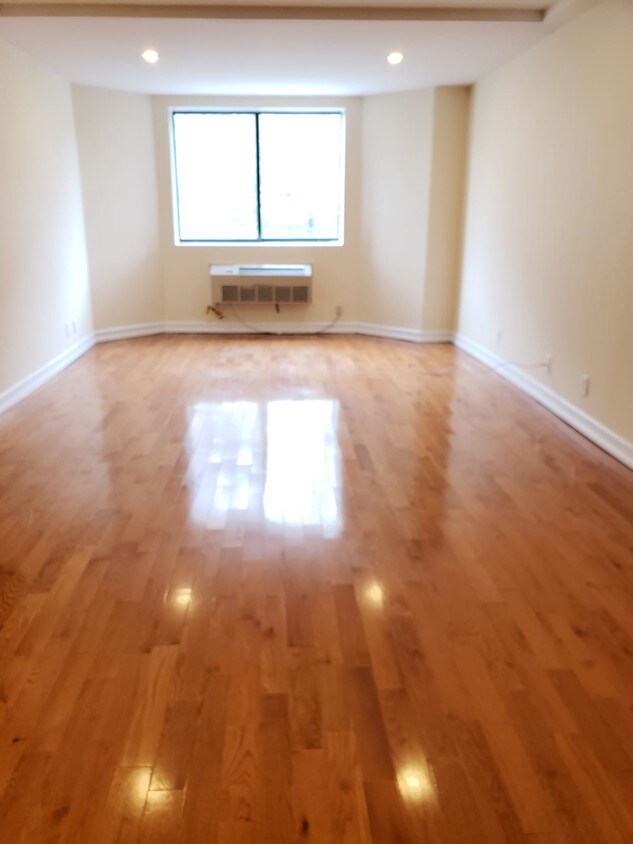 Foto principal - 119-40 Metropolitan Ave