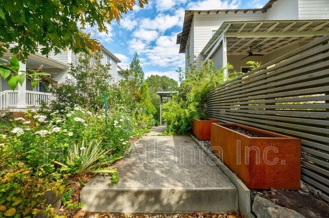 Foto del edificio - 1092 Kirkwood Ave SE