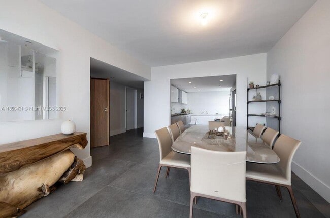 Foto del edificio - 9940 W Bay Harbor Dr