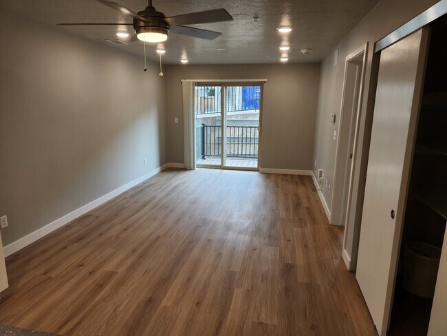 Building Photo - 1032 E 400 S