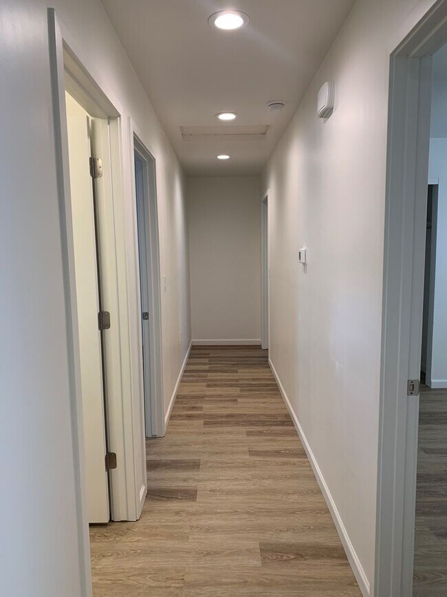 Foto del edificio - 2469 South Dr